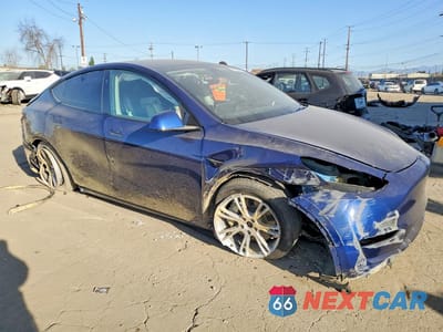 Czwarte zdjęcie samochodu z boku: 2023 TESLA MODEL Y VIN:7SAYGDEE8PF852573 - miniatura