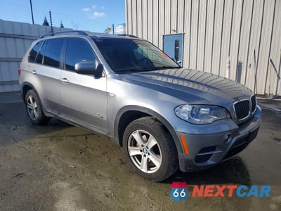 Czwarte zdjęcie samochodu z boku: 2013 BMW X5 XDRIVE35I VIN:5UXZV4C55D0G51932 - miniatura