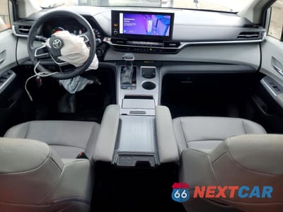 Zdjęcie 8 z 13 samochodu: 2025 TOYOTA SIENNA XLE VIN:5TDYRKEC6SS228155 - miniatura