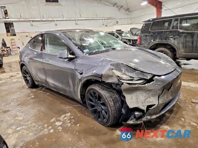 Czwarte zdjęcie samochodu z boku: 2023 TESLA MODEL Y VIN:7SAYGDEE0PF891402 - miniatura