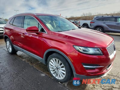 Czwarte zdjęcie samochodu z boku: 2019 LINCOLN MKC VIN:5LMCJ1D91KUL11921 - miniatura