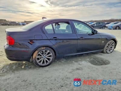 Trzecie zdjęcie samochodu z tyłu: 2011 BMW 328 XI SULEV VIN:WBAPK5C55BA661739 - miniatura