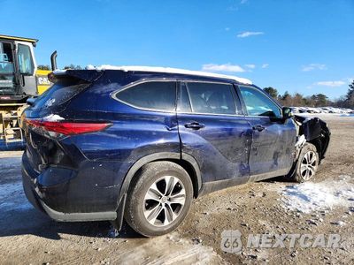 Trzecie zdjęcie samochodu z tyłu: 2021 TOYOTA HIGHLANDER XLE VIN:5TDGZRBHXMS090109 - miniatura