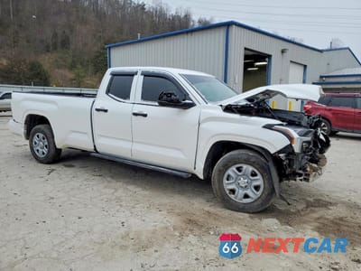 Czwarte zdjęcie samochodu z boku: 2024 TOYOTA TUNDRA DOUBLE CAB SR VIN:5TFKB5GD3RX002547 - miniatura