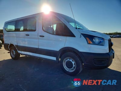 Czwarte zdjęcie samochodu z boku: 2021 FORD TRANSIT T-150 DELIVERY VAN VIN:1FTYE1Y87MKA16775 - miniatura
