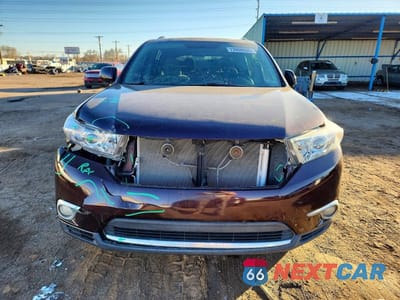 Piąte zdjęcie samochodu w środku: 2011 TOYOTA HIGHLANDER BASE VIN:5TDBK3EH0BS085182 - miniatura