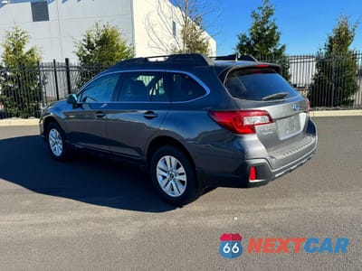 Trzecie zdjęcie samochodu z tyłu: 2018 SUBARU OUTBACK 2.5I PREMIUM VIN:4S4BSAFC0J3335555 - miniatura