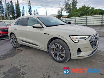 Czwarte zdjęcie samochodu z boku: 2022 AUDI E-TRON PREMIUM VIN:WA1AAAGE5NB005421 - miniatura
