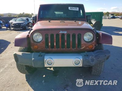 Piąte zdjęcie samochodu w środku: 2010 JEEP WRANGLER UNLIMITED SAHARA VIN:1J4HA5H11AL196650 - miniatura