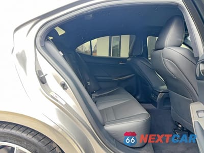 Zdjęcie 6 z 10 samochodu: 2017 LEXUS IS 350 VIN:JTHBE1D21H5029354 - miniatura