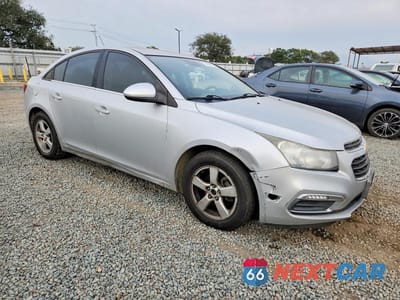 Czwarte zdjęcie samochodu z boku: 2015 CHEVROLET CRUZE LT VIN:1G1PC5SB9F7173946 - miniatura