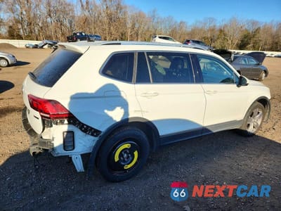 Trzecie zdjęcie samochodu z tyłu: 2019 VOLKSWAGEN TIGUAN SEL PREMIUM VIN:3VV4B7AX3KM045497 - miniatura