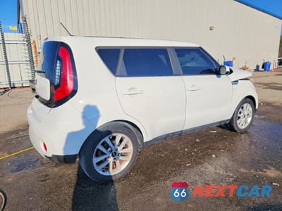 Trzecie zdjęcie samochodu z tyłu: 2019 KIA SOUL + VIN:KNDJP3A5XK7631246 - miniatura