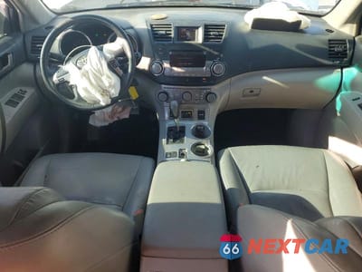 Zdjęcie 8 z 13 samochodu: 2011 TOYOTA HIGHLANDER BASE VIN:5TDBK3EH0BS072061 - miniatura