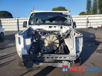 Piąte zdjęcie samochodu w środku: 2019 NISSAN NV 1500 S VIN:1N6BF0KM0KN809511 - miniatura