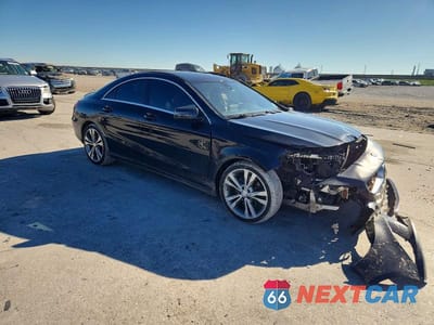 Czwarte zdjęcie samochodu z boku: 2015 MERCEDES-BENZ CLA 250 VIN:WDDSJ4EB0FN215046 - miniatura