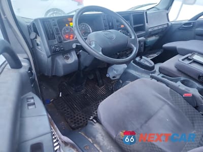 Zdjęcie 8 z 14 samochodu: 2015 ISUZU NPR HD BOX TRUCK VIN:JALC4W169F7003470 - miniatura