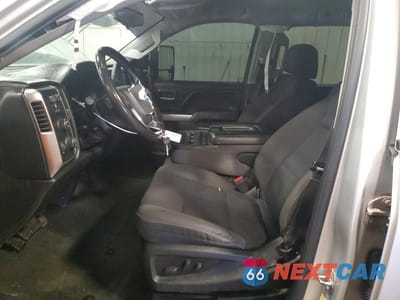 Zdjęcie 7 z 11 samochodu: 2018 CHEVROLET SILVERADO K1500 LT VIN:1GCUKREC1JF176735 - miniatura