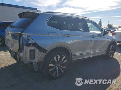Trzecie zdjęcie samochodu z tyłu: 2019 VOLKSWAGEN TIGUAN SEL PREMIUM VIN:3VV4B7AX1KM192904 - miniatura