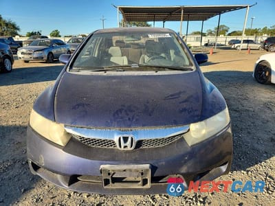 Piąte zdjęcie samochodu w środku: 2009 HONDA CIVIC LX VIN:19XFA16509E034184 - miniatura