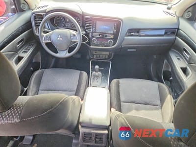 Zdjęcie 8 z 13 samochodu: 2019 MITSUBISHI OUTLANDER ES VIN:JA4AD2A35KZ009556 - miniatura