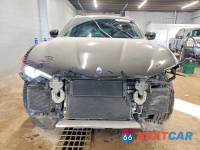 Piąte zdjęcie samochodu w środku: 2017 MASERATI LEVANTE LUXURY VIN:ZN661XUL6HX260649 - miniatura