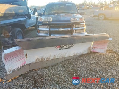 Piąte zdjęcie samochodu w środku: 1995 CHEVROLET SUBURBAN K2500 VIN:1GNGK26N6SJ301058 - miniatura