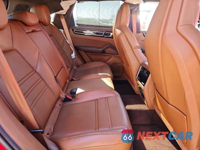 Zdjęcie 10 z 11 samochodu: 2023 PORSCHE CAYENNE GTS VIN:WP1AG2AY3PDA18154 - miniatura