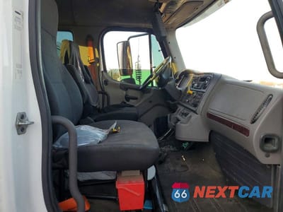 Piąte zdjęcie samochodu w środku: 2018 FREIGHTLINER BUSINESS CLASS M2 ROLLBACK TRUCK VIN:3ALACXFE0JDJX3814 - miniatura