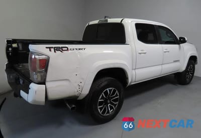 Trzecie zdjęcie samochodu z tyłu: 2021 TOYOTA TACOMA DOUBLE CAB VIN:5TFAZ5CN0MX115399 - miniatura