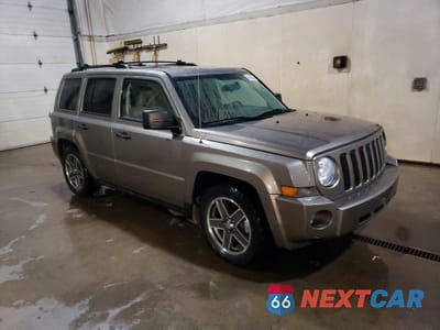 Czwarte zdjęcie samochodu z boku: 2008 JEEP PATRIOT SPORT VIN:1J8FF28W48D742542 - miniatura