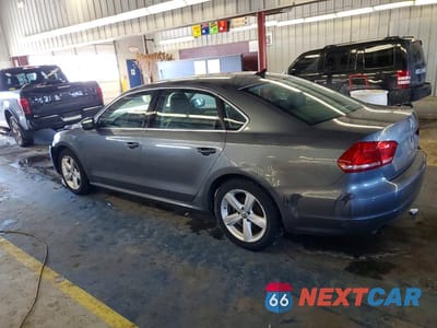 Drugie zdjęcie samochodu z przodu: 2015 VOLKSWAGEN PASSAT S VIN:1VWAT7A33FC096093 - miniatura