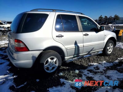 Trzecie zdjęcie samochodu z tyłu: 2000 MERCEDES-BENZ ML 320 VIN:4JGAB54E6YA210542 - miniatura