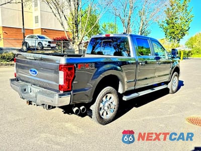 Czwarte zdjęcie samochodu z boku: 2018 FORD F350 SUPER DUTY VIN:1FT8W3BT8JEB10390 - miniatura
