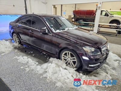 Czwarte zdjęcie samochodu z boku: 2012 MERCEDES-BENZ C 300 4MATIC VIN:WDDGF8BB0CF872096 - miniatura