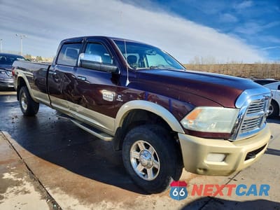 Czwarte zdjęcie samochodu z boku: 2012 DODGE RAM 2500 LONGHORN VIN:3C6UD5LL8CG182983 - miniatura