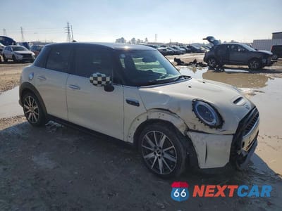 Czwarte zdjęcie samochodu z boku: 2023 MINI COOPER S VIN:WMW53DK06P2S64479 - miniatura