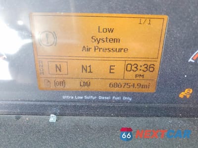 Zdjęcie 8 z 10 samochodu: 2018 VOLVO VNL SEMI TRUCK VIN:4V4NC9EHXJN899555 - miniatura