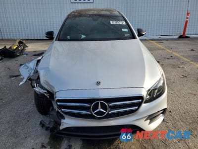 Piąte zdjęcie samochodu w środku: 2018 MERCEDES-BENZ E 300 4MATIC VIN:WDDZF4KB3JA373546 - miniatura