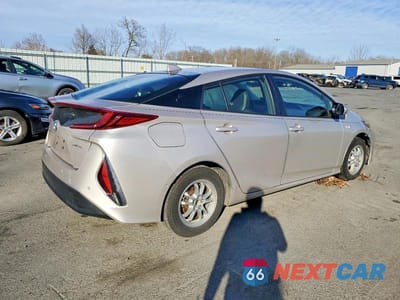 Trzecie zdjęcie samochodu z tyłu: 2021 TOYOTA PRIUS PRIME LE VIN:JTDKAMFP2M3178644 - miniatura