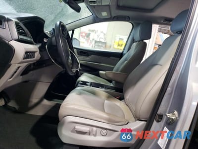 Zdjęcie 7 z 13 samochodu: 2019 HONDA ODYSSEY EXL VIN:5FNRL6H70KB128987 - miniatura