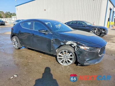 Czwarte zdjęcie samochodu z boku: 2021 MAZDA 3 SELECT VIN:JM1BPAKLXM1336949 - miniatura