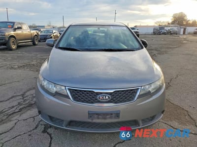 Piąte zdjęcie samochodu w środku: 2012 KIA FORTE EX VIN:KNAFU5A23C5496170 - miniatura