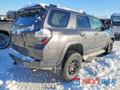 Trzecie zdjęcie samochodu z tyłu: 2023 TOYOTA 4RUNNER SE VIN:JTENU5JR0P6135146 - miniatura