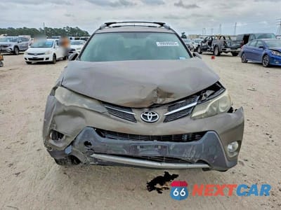 Piąte zdjęcie samochodu w środku: 2014 TOYOTA RAV4 XLE VIN:2T3WFREV5EW089424 - miniatura