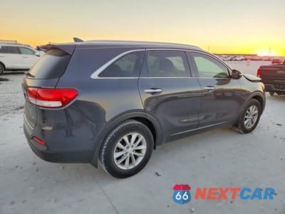 Trzecie zdjęcie samochodu z tyłu: 2018 KIA SORENTO LX VIN:5XYPG4A36JG417810 - miniatura