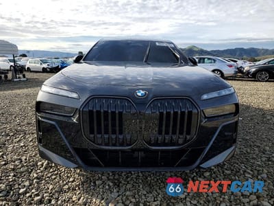 Piąte zdjęcie samochodu w środku: 2025 BMW 760 XI VIN:WBA33EJ0XSCV59960 - miniatura