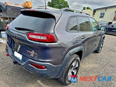 Czwarte zdjęcie samochodu z boku: 2018 JEEP CHEROKEE TRAILHAWK VIN:1C4PJMBX0JD600413 - miniatura