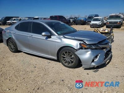 Czwarte zdjęcie samochodu z boku: 2020 TOYOTA CAMRY SE VIN:4T1G11AKXLU942969 - miniatura