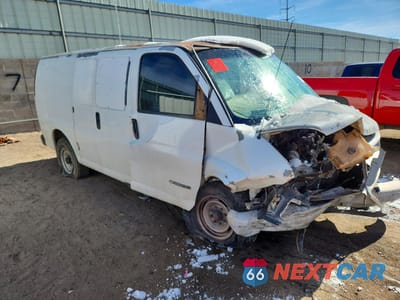 Czwarte zdjęcie samochodu z boku: 2001 CHEVROLET EXPRESS G3500 VIN:1GCHG35R911100861 - miniatura